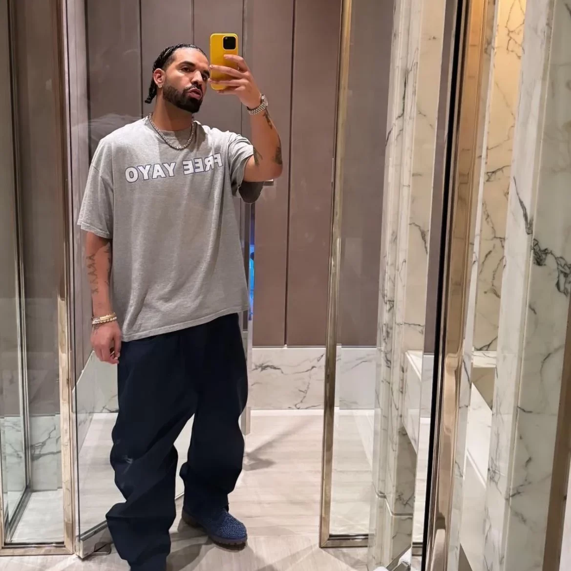 Drake-Wears-Eminems-Free-Yayo-Shirt